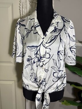 Women's Floral Tie-Hem Button-Up Top - White/Navy
